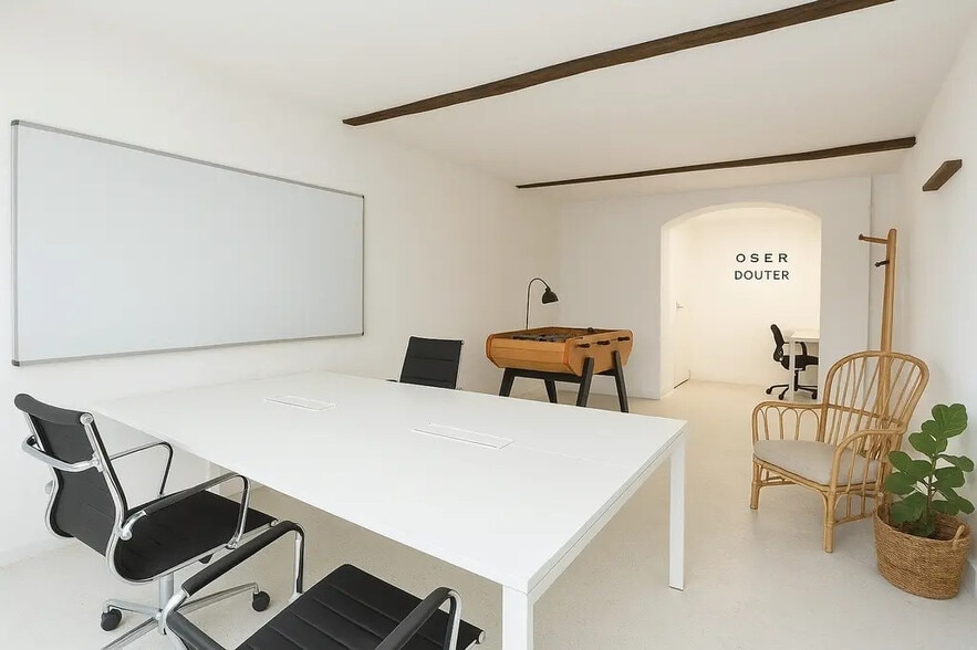 Office in Paris for lease - Building Photo - Image 1 of 7