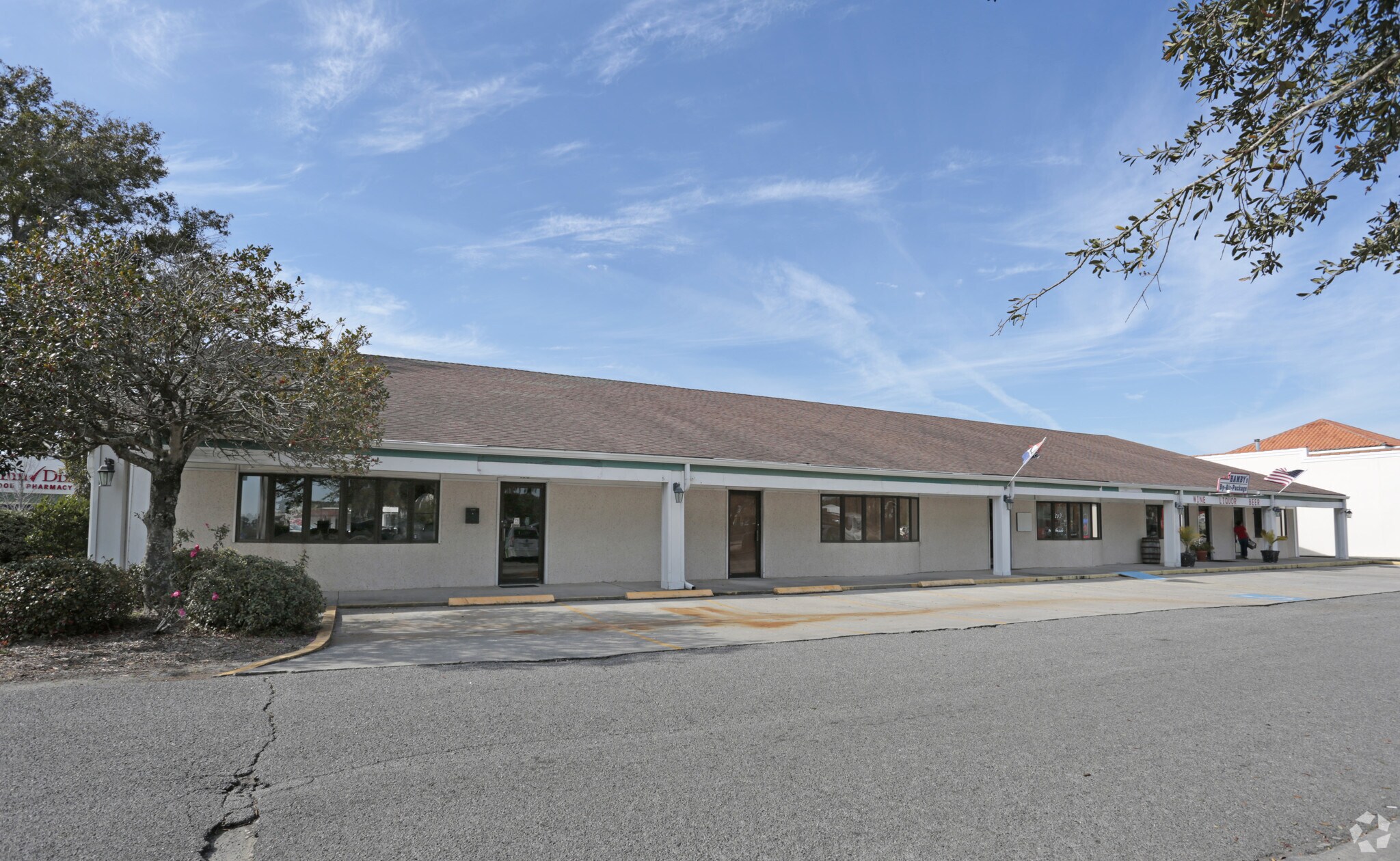 132-136 Retreat Plz, Saint Simons Island, GA for sale Primary Photo- Image 1 of 1