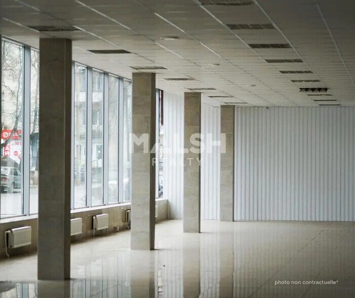 Retail in Lyon for sale - Interior Photo - Image 1 of 2