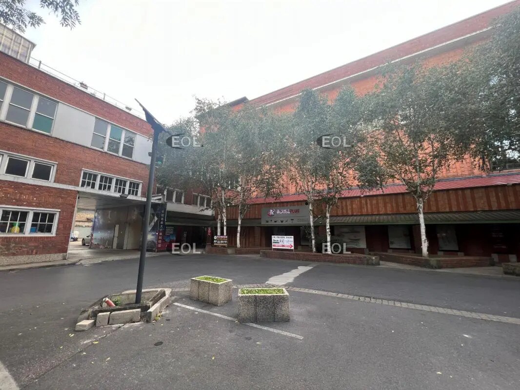 in La Courneuve for sale Building Photo- Image 1 of 1