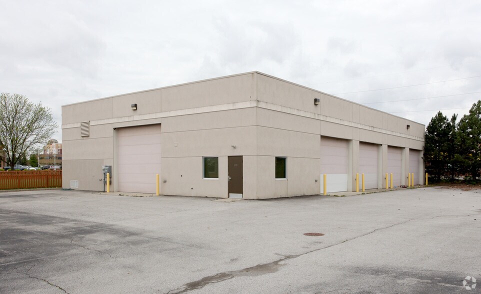 8692 Olde Worthington Rd, Westerville, OH for sale - Primary Photo - Image 1 of 12