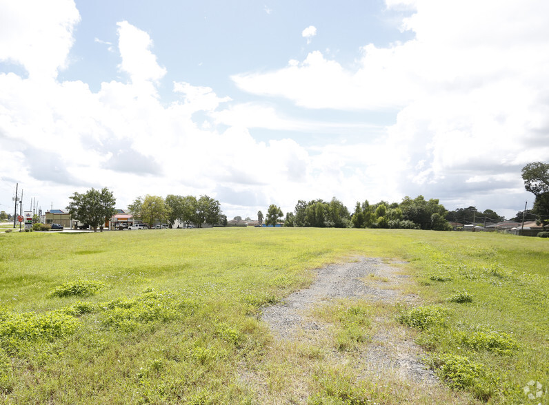 2930 Belle Chasse Hwy, Terrytown, LA for sale - Building Photo - Image 3 of 8