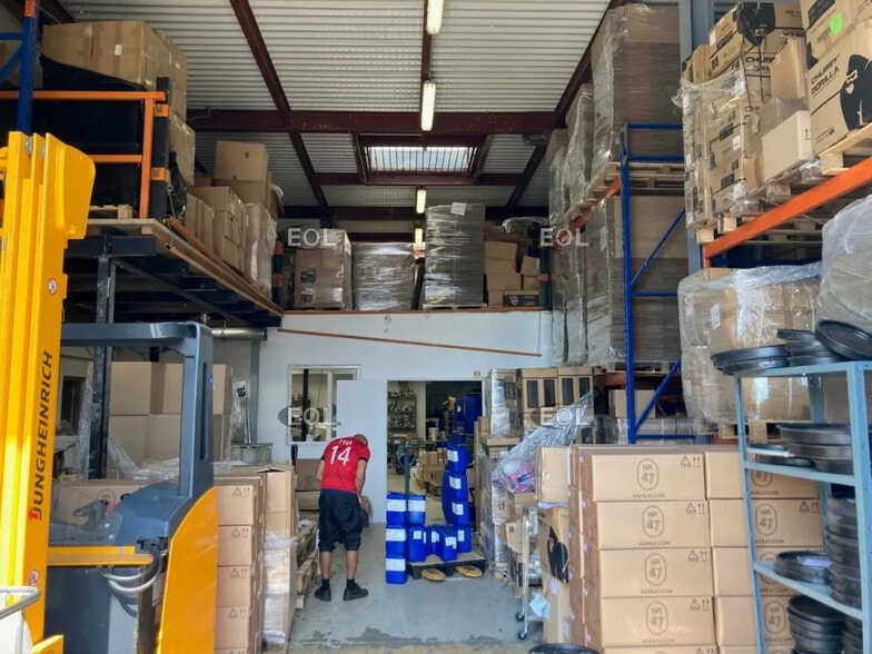 Flex in Boissy-Saint-Léger for sale - Building Photo - Image 2 of 14