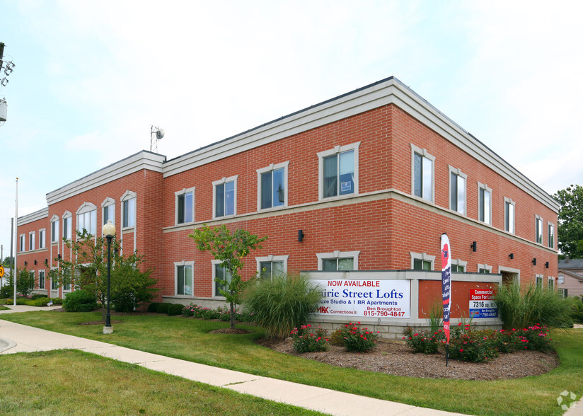 204 E Prairie, Marengo, IL for lease - Building Photo - Image 1 of 3