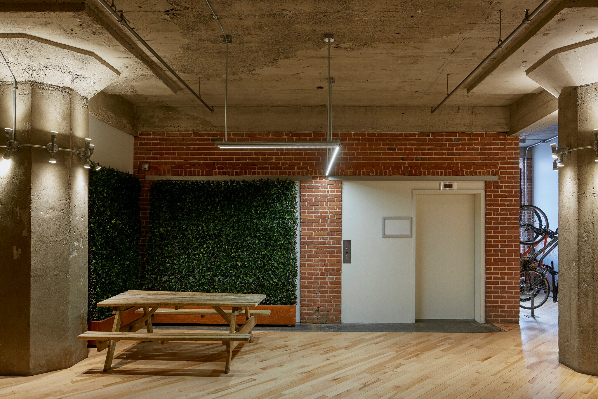 400 Av Atlantic, Montréal, QC for lease Interior Photo- Image 1 of 1