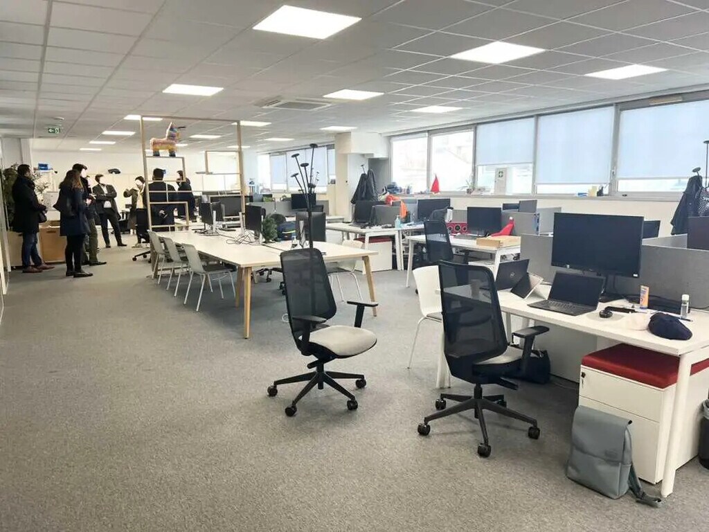 Location Local d'activités 328 m² - Photo 1