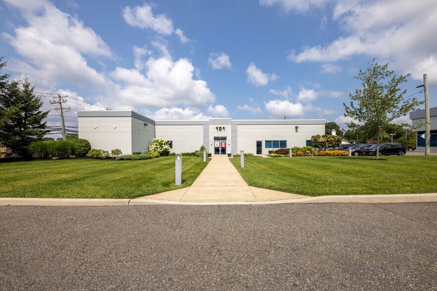 101 Sunnyside Blvd, Plainview, NY 11803 Office for Lease