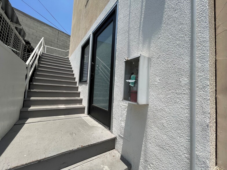 1017-1019 S La Brea Ave, Los Angeles, CA for lease - Building Photo - Image 2 of 11