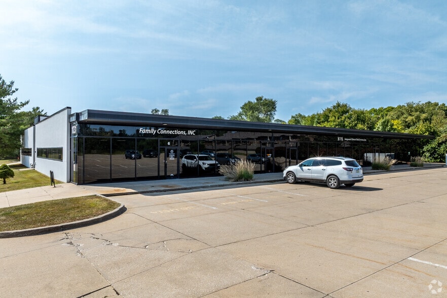 1031 Office Park Rd, West Des Moines, IA for lease - Building Photo - Image 3 of 5