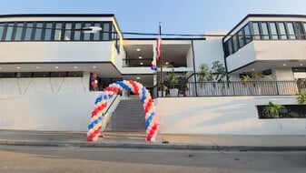 984 Monument St, Pacific Palisades CA - Convenience Store