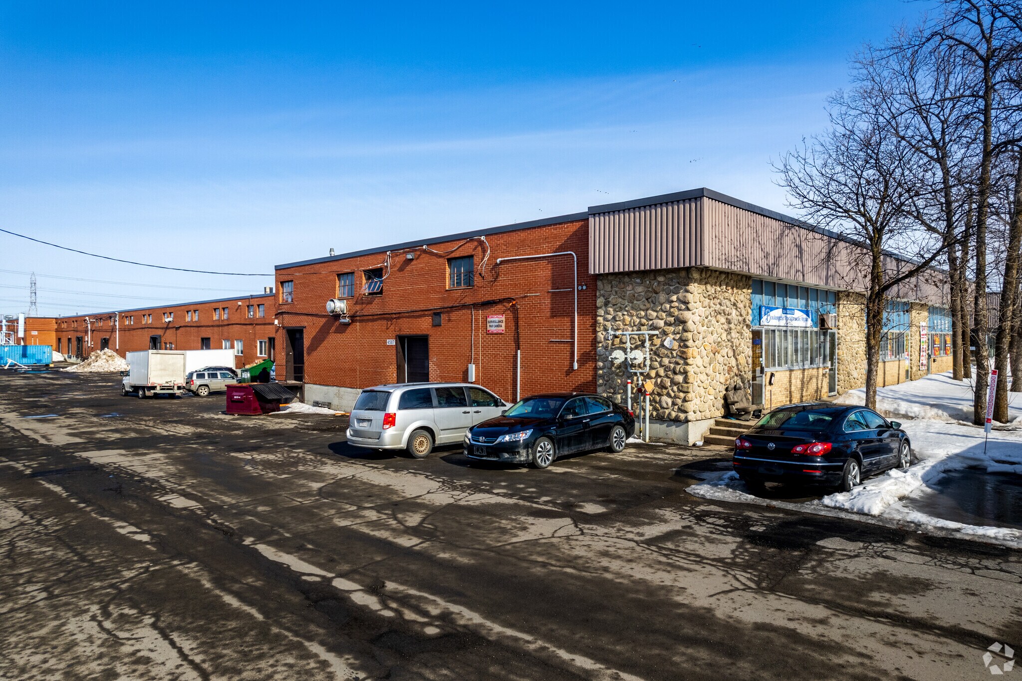 4587-4625 Boul des Grandes-Prairies, Montréal, QC for lease Primary Photo- Image 1 of 5