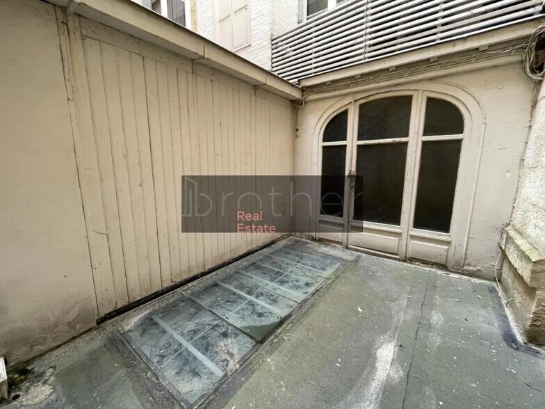 Office in Bordeaux for lease - Interior Photo - Image 3 of 8