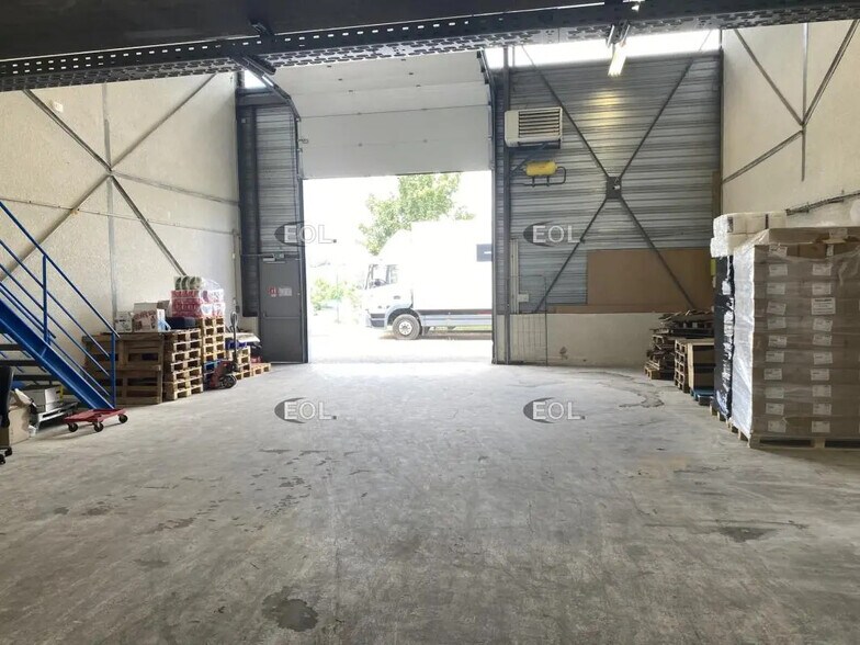 Flex in Brignais for lease - Building Photo - Image 3 of 11