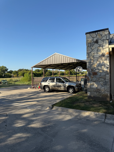 1300 Fulton St, Denton, TX for lease - Building Photo - Image 2 of 7