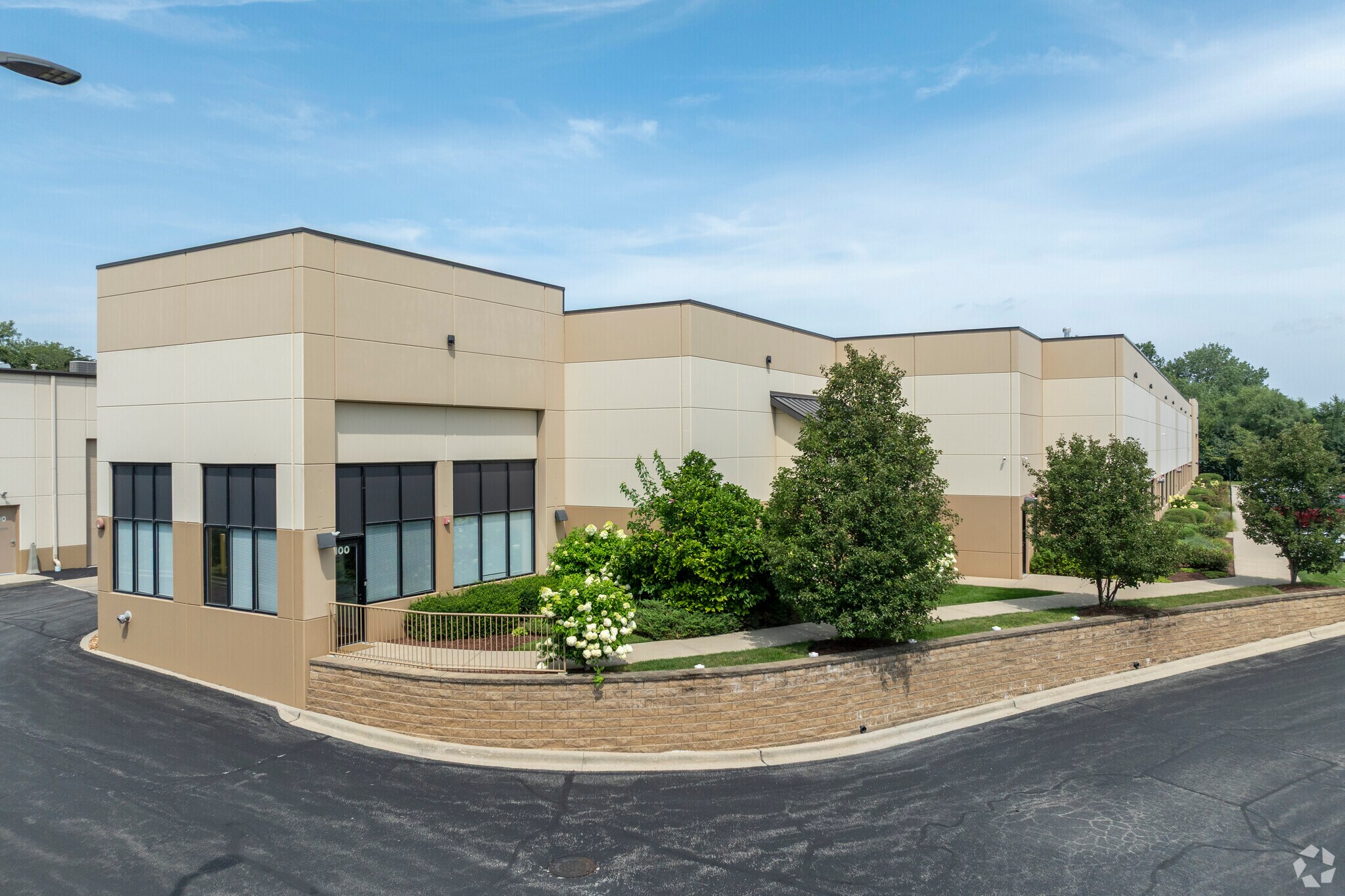 650 Willowbrook Center Pky, Willowbrook, IL for sale Primary Photo- Image 1 of 1