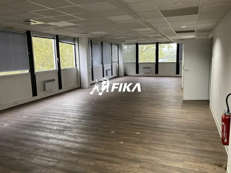 Office in Labège for lease - Interior Photo - Image 3 of 6