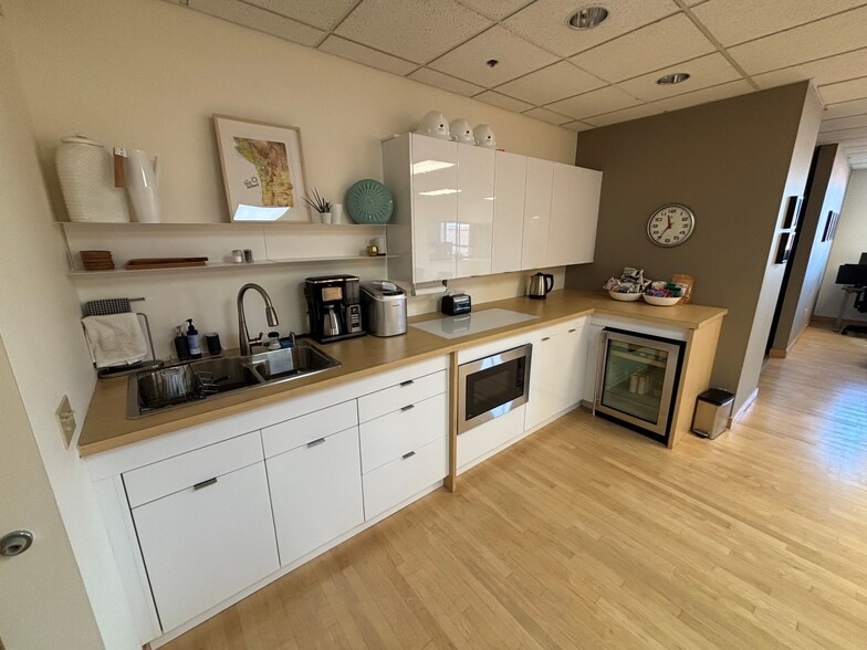 1905 Queen Anne Ave N, Seattle, WA for lease - Interior Photo - Image 3 of 6