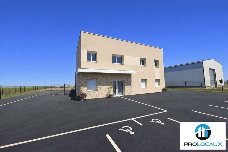 Office in Villers-Bocage for lease - Building Photo - Image 2 of 3