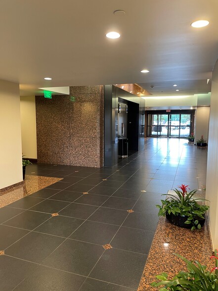 6101 S Broadway Ave, Tyler, TX for lease - Interior Photo - Image 3 of 26