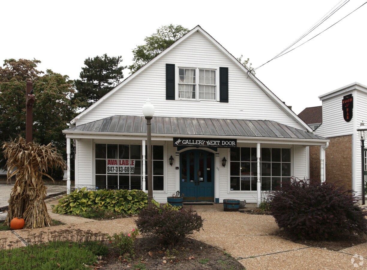 111 Old McHenry Rd, Long Grove, IL 60047