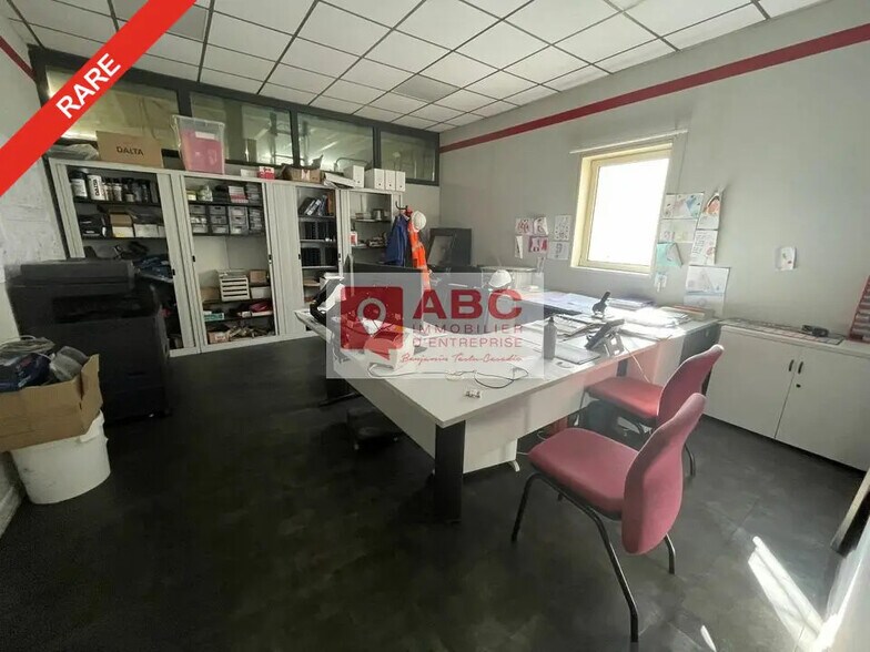 Flex in Saint-Jean-de-Védas for lease - Interior Photo - Image 3 of 5