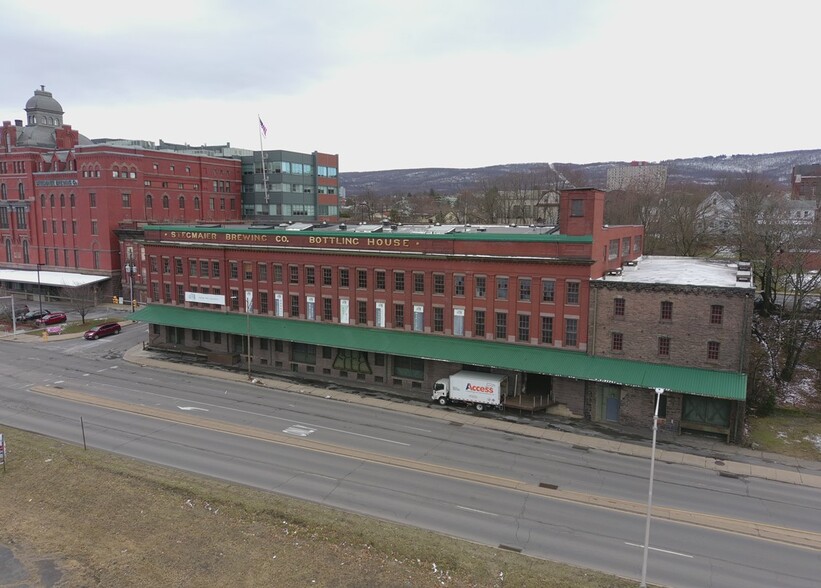 151-155 E Market St, Wilkes Barre, PA for lease - Building Photo - Image 1 of 8