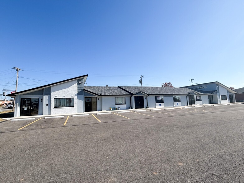 1340 W Battlefield St, Springfield, MO for lease - Building Photo - Image 1 of 18