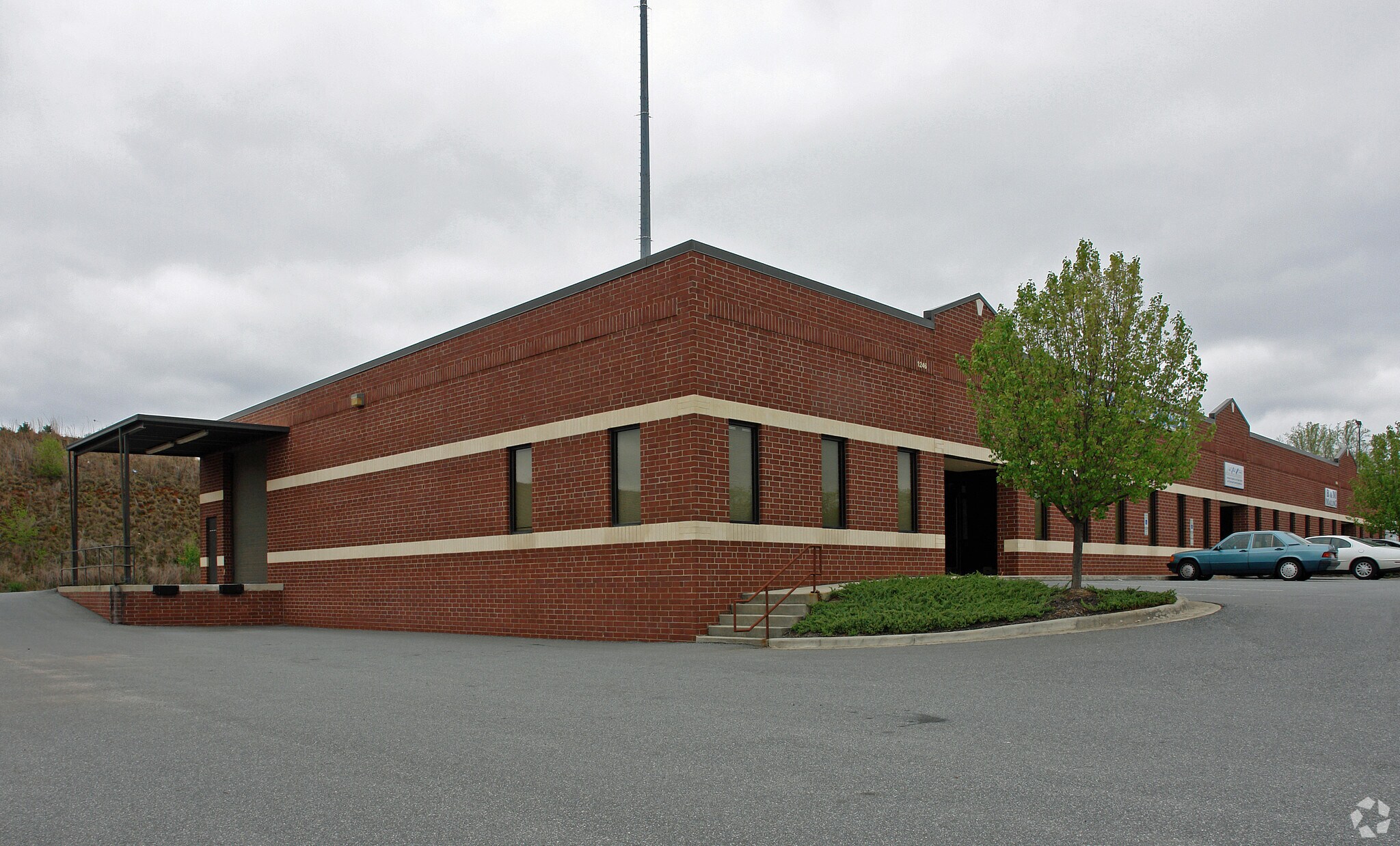 1252 26th St SE, Hickory, NC for sale Primary Photo- Image 1 of 1