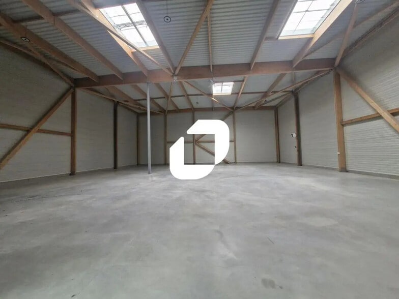 Flex in Courtry for lease - Interior Photo - Image 2 of 11