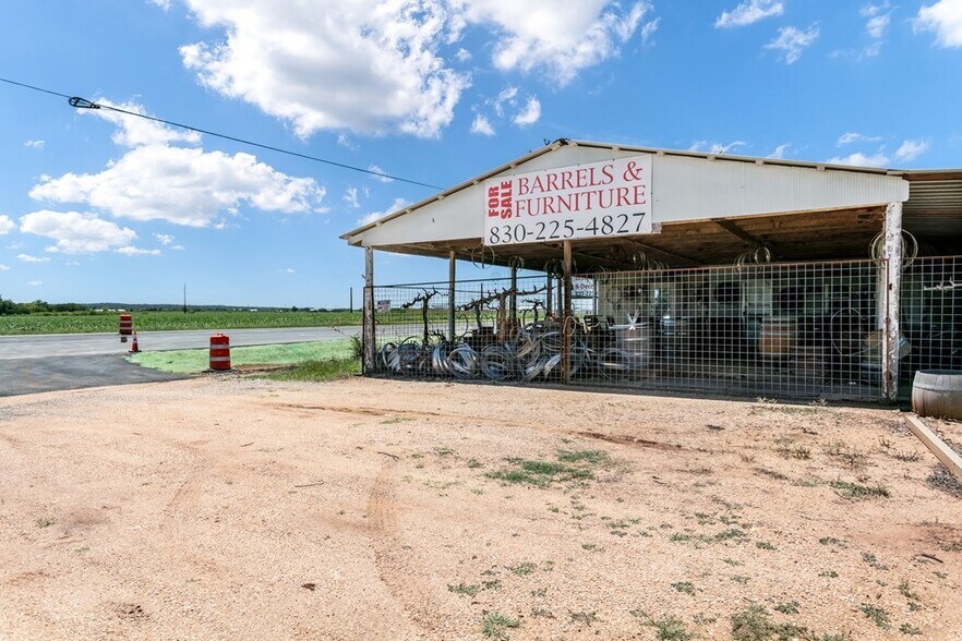 12148 E US Highway 290, Fredericksburg, TX for lease - Building Photo - Image 3 of 7