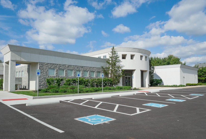 1310 N Hill Rd, Pickerington, OH for lease - Building Photo - Image 1 of 7