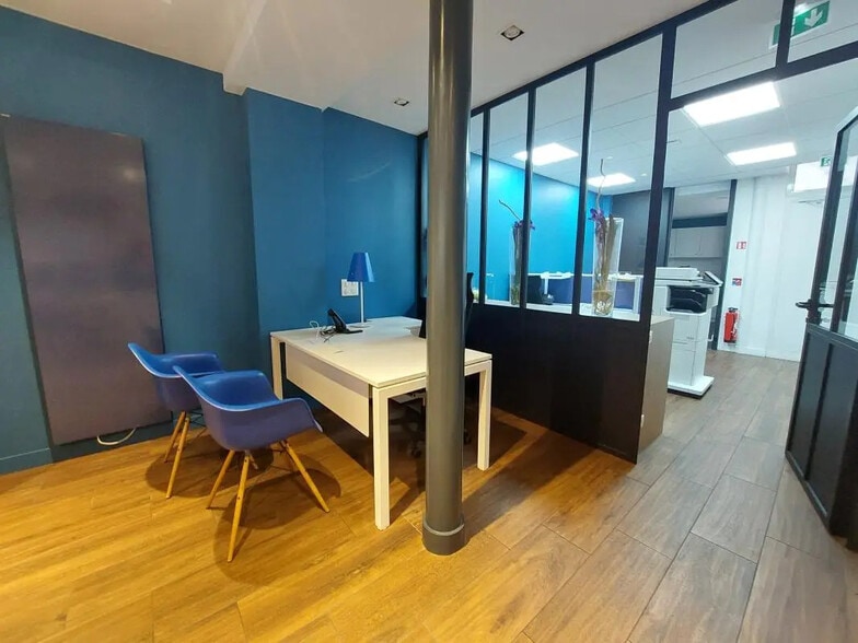 Retail in Paris for lease - Interior Photo - Image 3 of 6