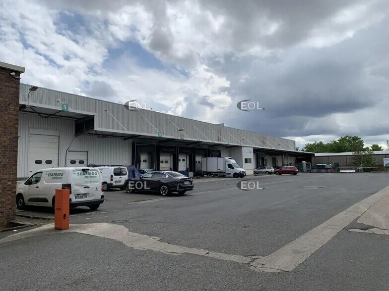 Industrial in Thiais for lease - Building Photo - Image 1 of 8