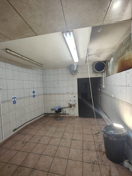 71 St Johns Rd, Liverpool for lease - Building Photo - Image 2 of 14