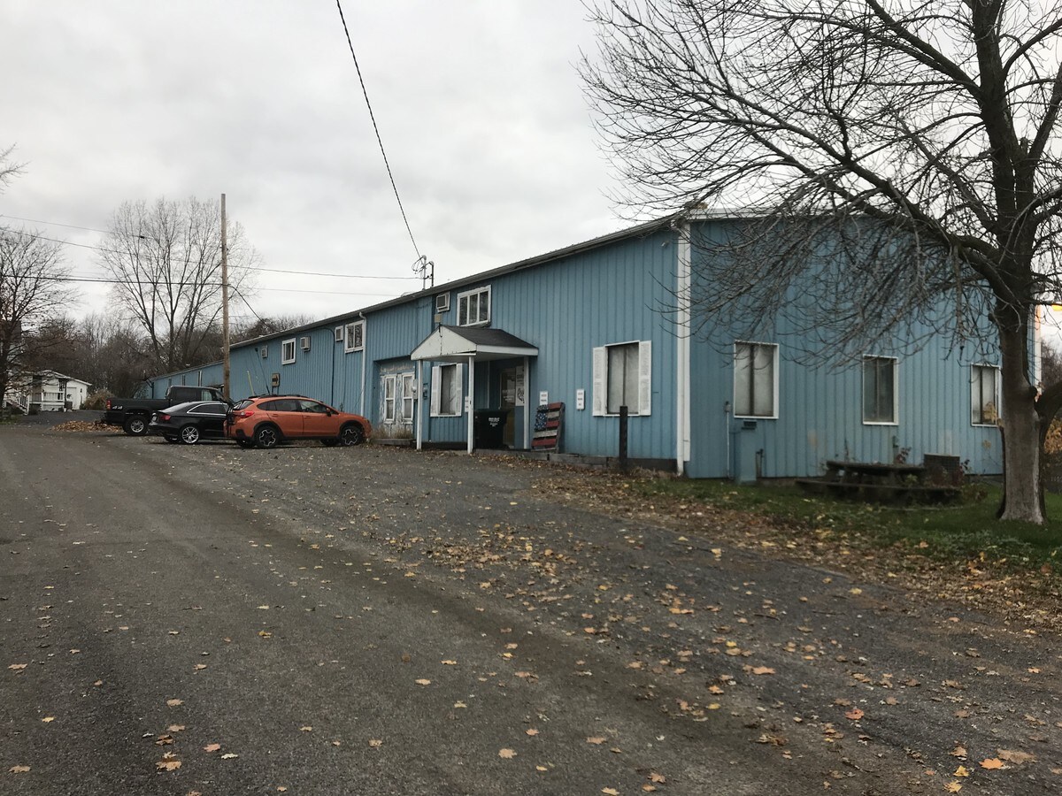 19 Railroad St, Casnovia, MI 49318