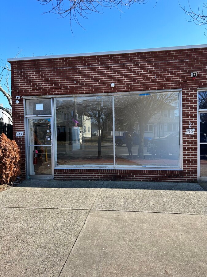 159 Higbie Ln, West Islip, NY 11795