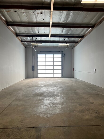 7633 Varna Ave, North Hollywood, CA for lease - Building Photo - Image 3 of 12