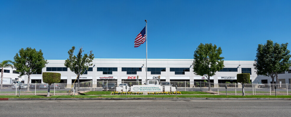 440 S Hindry Ave, Inglewood, CA for lease - Building Photo - Image 1 of 8