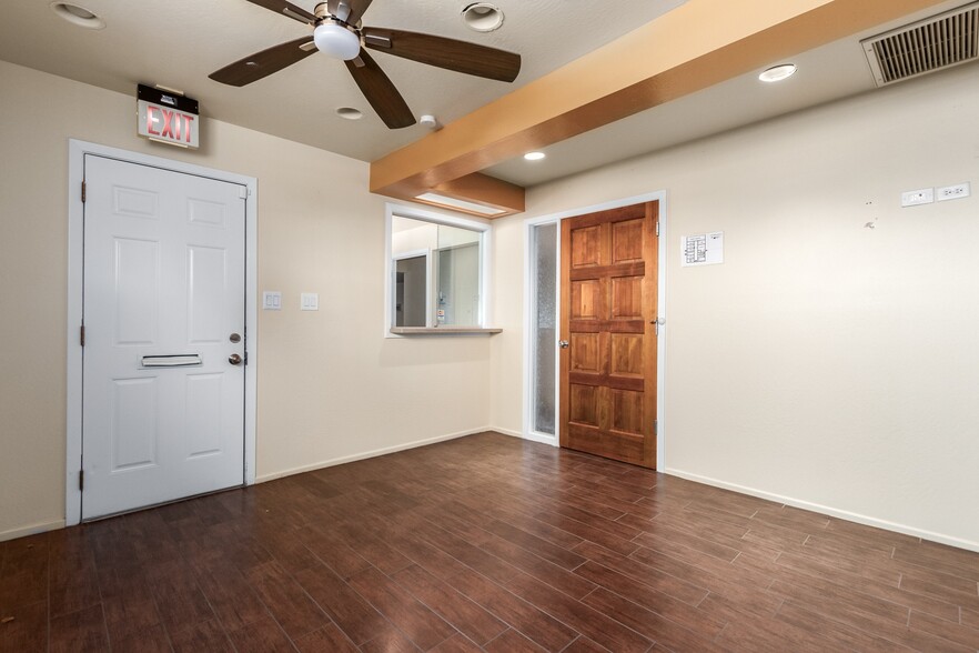 2101 W Bethany Home Rd, Phoenix, AZ for lease - Interior Photo - Image 3 of 16