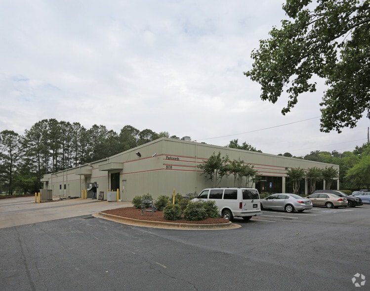 808 Park North Blvd, Clarkston, GA for lease - Building Photo - Image 2 of 23