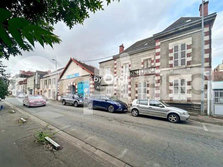 Flex in Montluçon for sale - Building Photo - Image 1 of 10