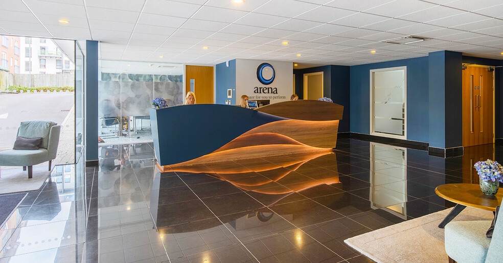 282 Farnborough Rd, Farnborough for lease - Interior Photo - Image 2 of 6