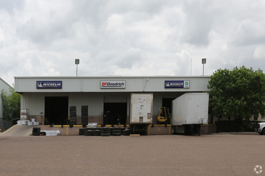 14416 Import Rd, Laredo, TX for lease - Primary Photo - Image 2 of 2