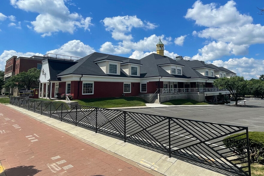 1030 S Rangeline Rd, Carmel, IN for lease - Building Photo - Image 1 of 3