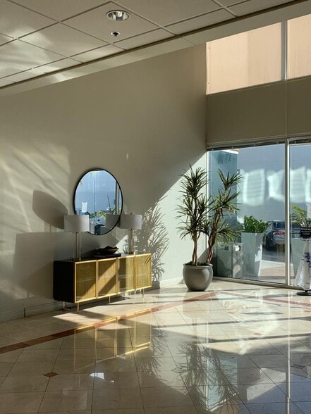 2828 Coral Way, Miami, FL for lease - Interior Photo - Image 3 of 11