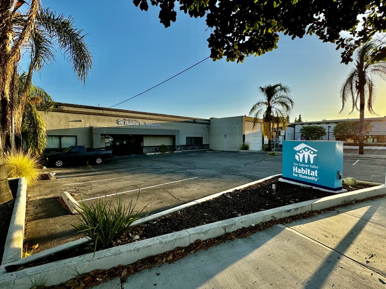 724 E Huntington Dr, Monrovia, CA for lease - Building Photo - Image 1 of 27