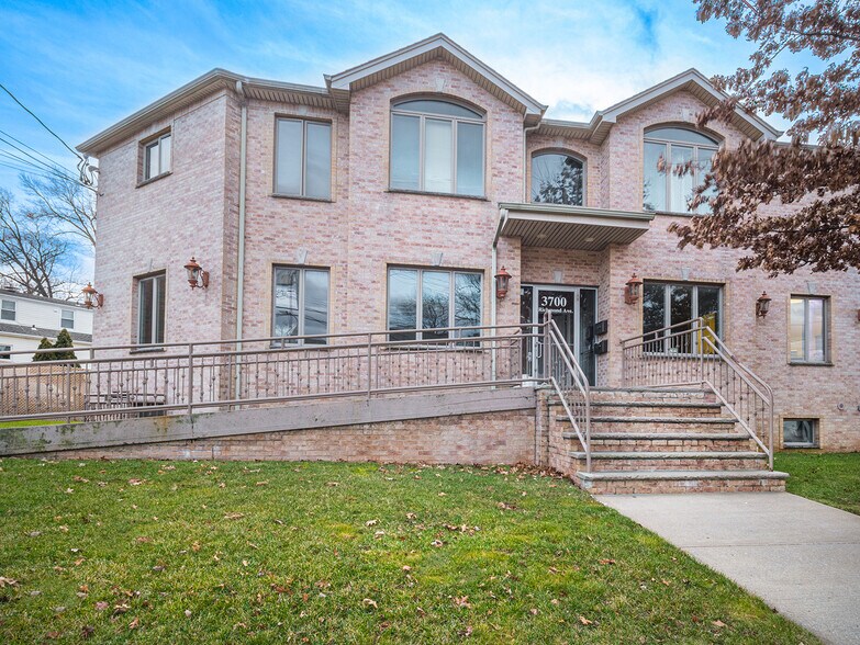 3700 Richmond Ave, Staten Island, NY for sale - Building Photo - Image 1 of 1