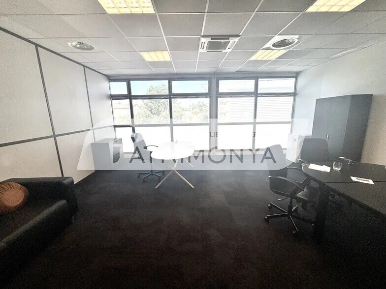 Office in Marseille for lease - Interior Photo - Image 2 of 9