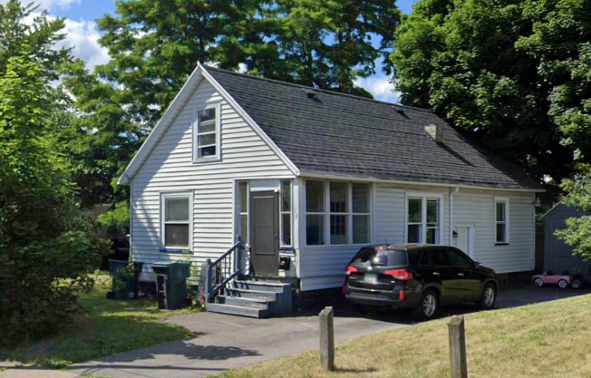 Single Family Homes Sale - Rochester, NY portfolio of 11 properties for sale on LoopNet.com - Building Photo - Image 3 of 13