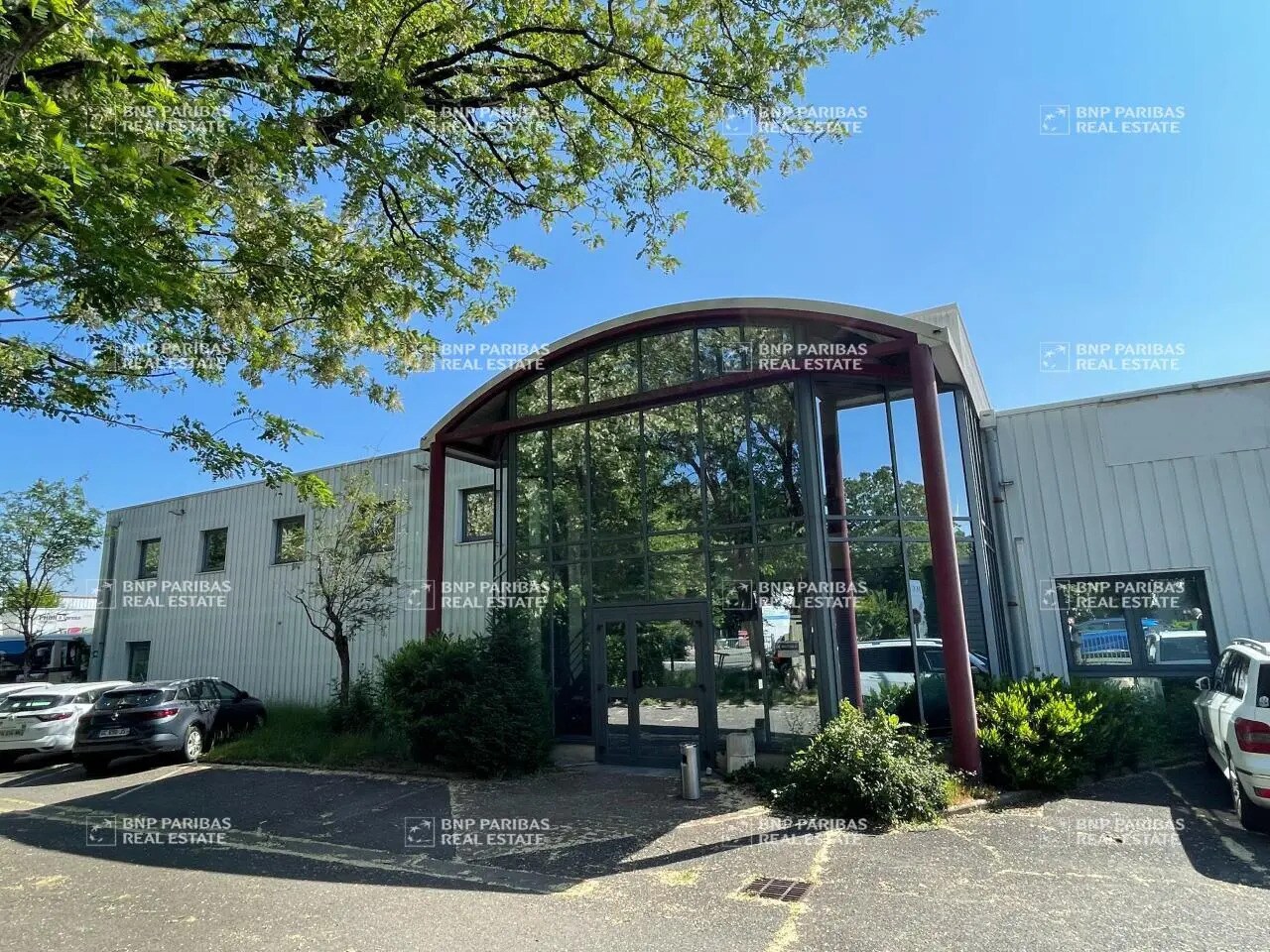 Flex in Saint-Cyr-en-Val for lease Building Photo- Image 1 of 5